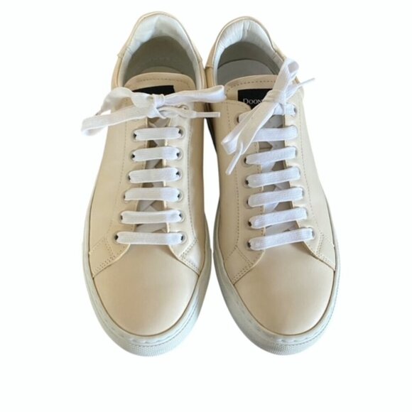 Dooney & Bourke Classic Lace Up Sneaker in Off White 38 - Picture 1 of 7